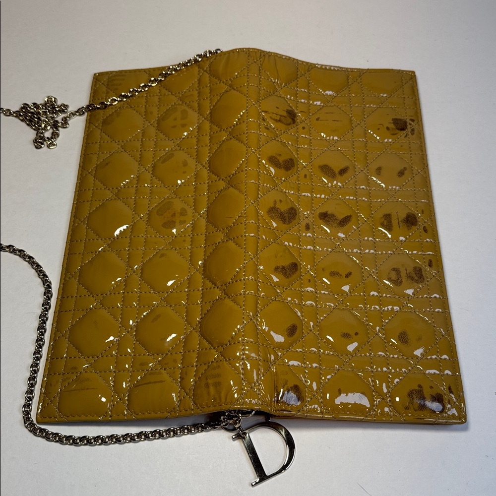 Lady Dior Quilted
Patent Leather Cannage‎ Crossbody purse - Picture 4 of 8